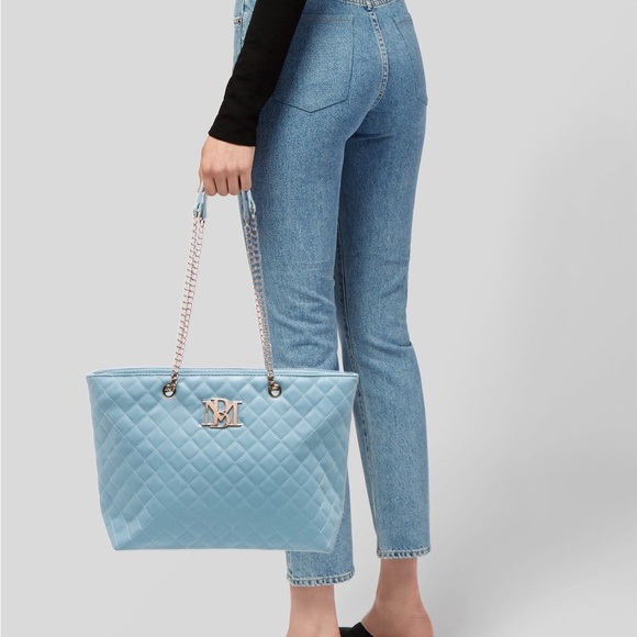 🆕 Badgley Mischka Light Blue Vegan Leather Quilted Tote with Gold Chain Straps - Picture 2 of 6